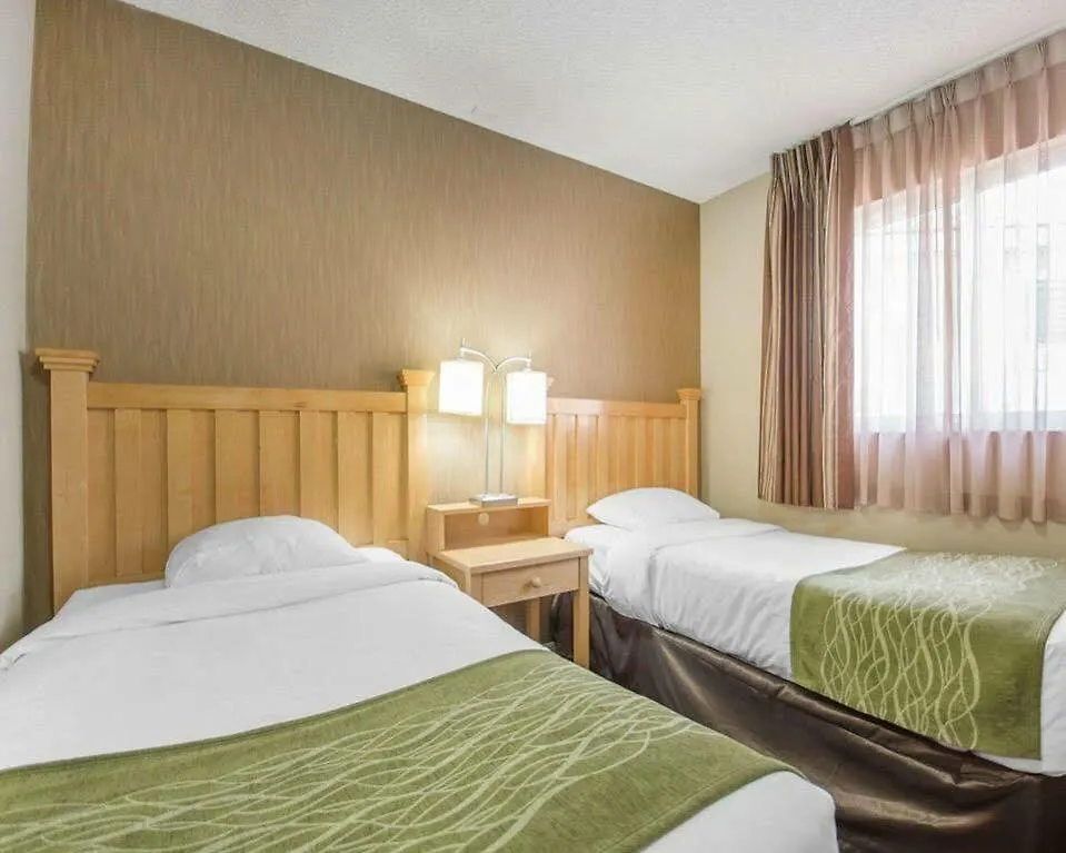 Econo Lodge Inn & Suites North Vancouver Hotel